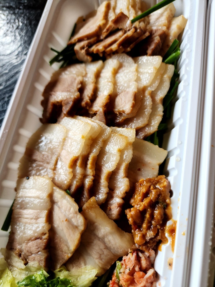  포레스트리솜 내부 식당 야들야들 보쌈 맛집 들밥애