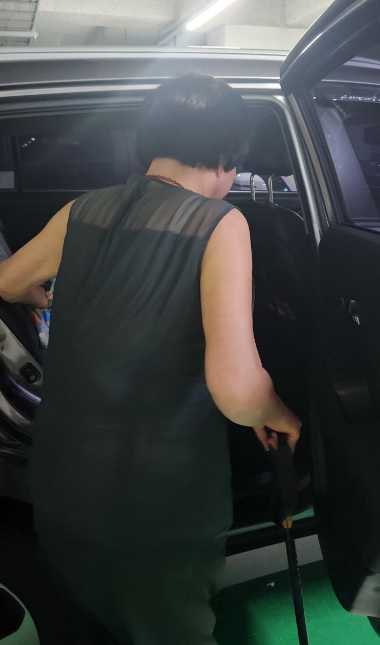  진료예약 있는 날 엄마 병원 보호자로 동행, 엑스레이촬영까지 했다.