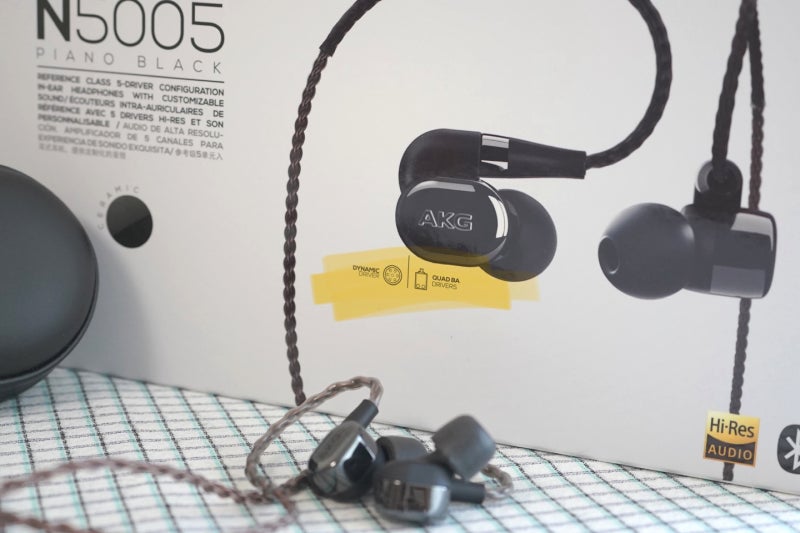 AKG N5005 이어폰 개봉기, 정착용이 왜 어려울까?