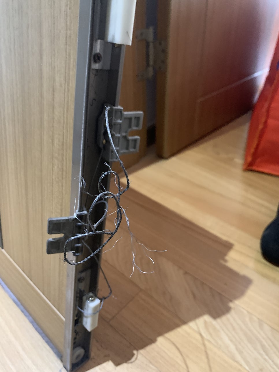 중문와이어 끊어져서 연동안되는 문 수리