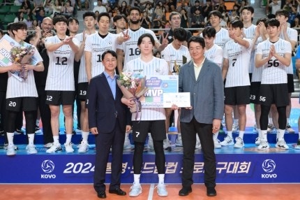 <b>현대캐피탈</b> 컵대회 <b>우승</b> 허수봉 MVP