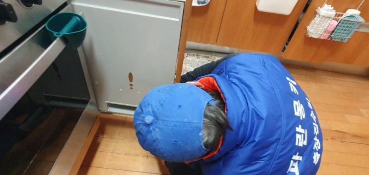  싱크대 쌀통 뚜껑이 뒤로 넘어갔어요 / 용산 벽산메가트리움아파트 / 용산집수리 파란몽키