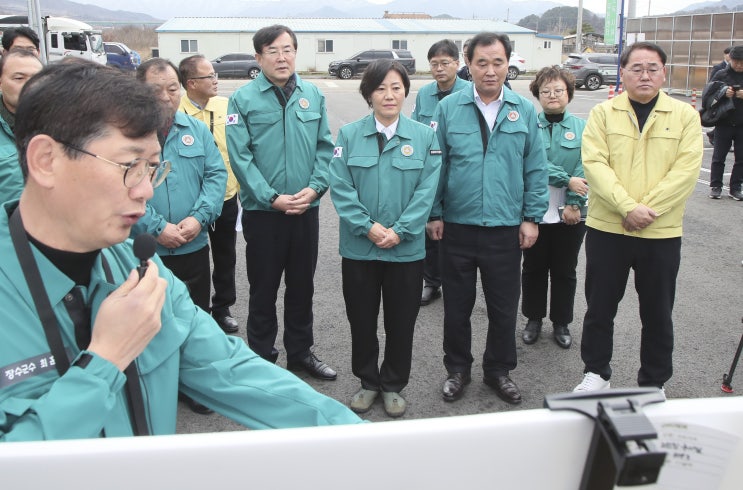 <b>송미령 농식품부 장관</b>, 장수 조류인플루엔자 방역 현장 찾아