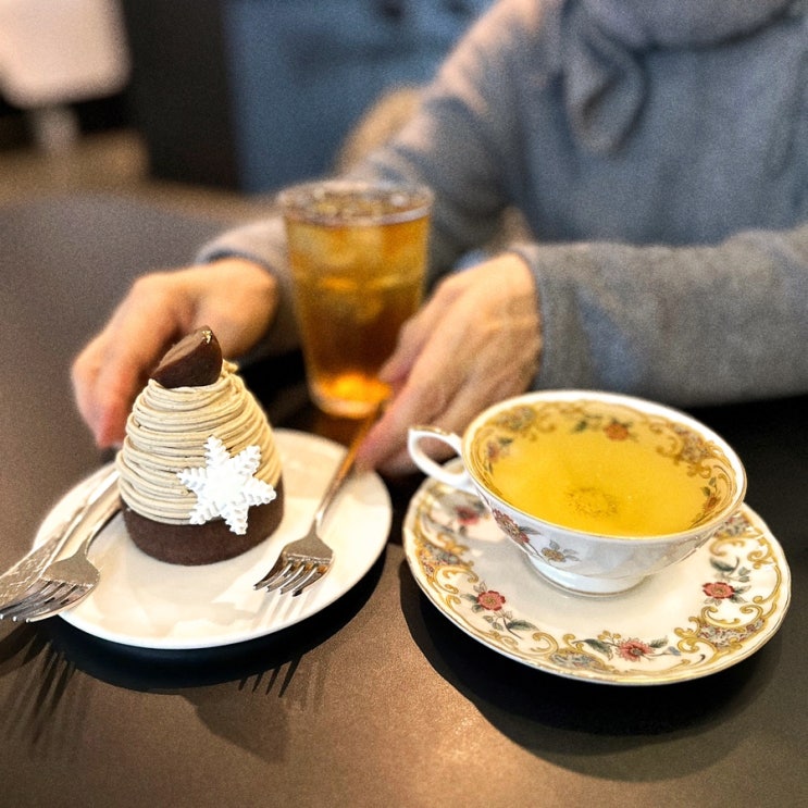  공간이 주는 느낌이 너무 좋았던 디저트 찻집 카페 강릉 오뽐므 마르코폴로 떼알오페라 카페몽블랑 리뷰.