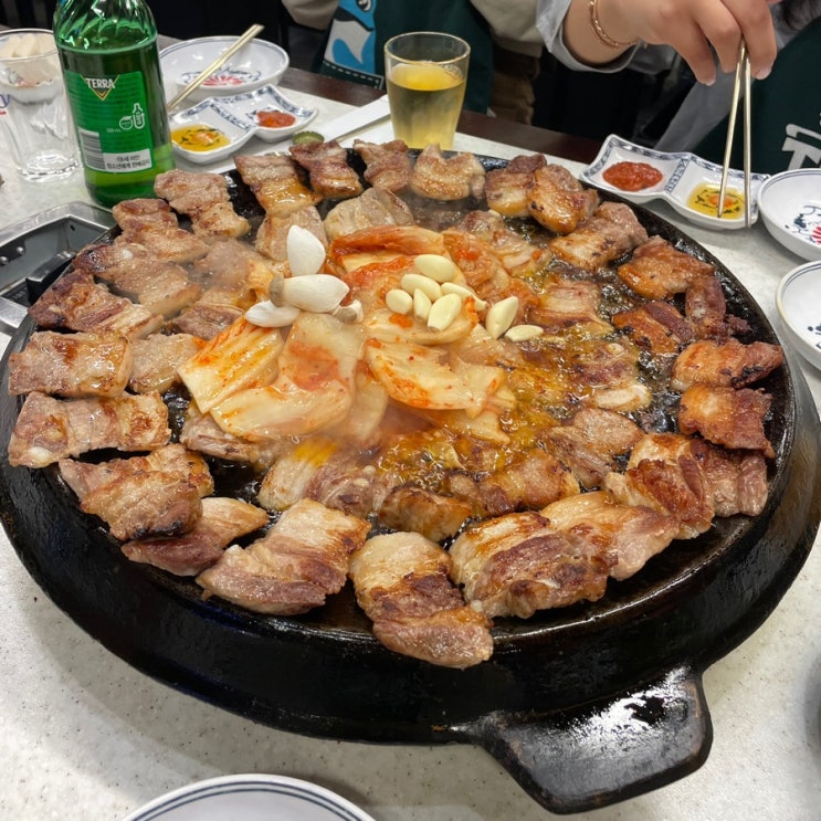  평택역 솥뚜껑 삼겹살 묵은지 고기 맛집 _ 진짜무쇠삼겹