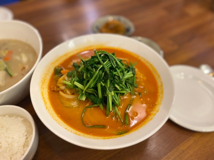 송도 센트럴파크 맛집 미나리짬뽕이 맛있는 퀄리티 좋은 중식 ‘런짬뽕’