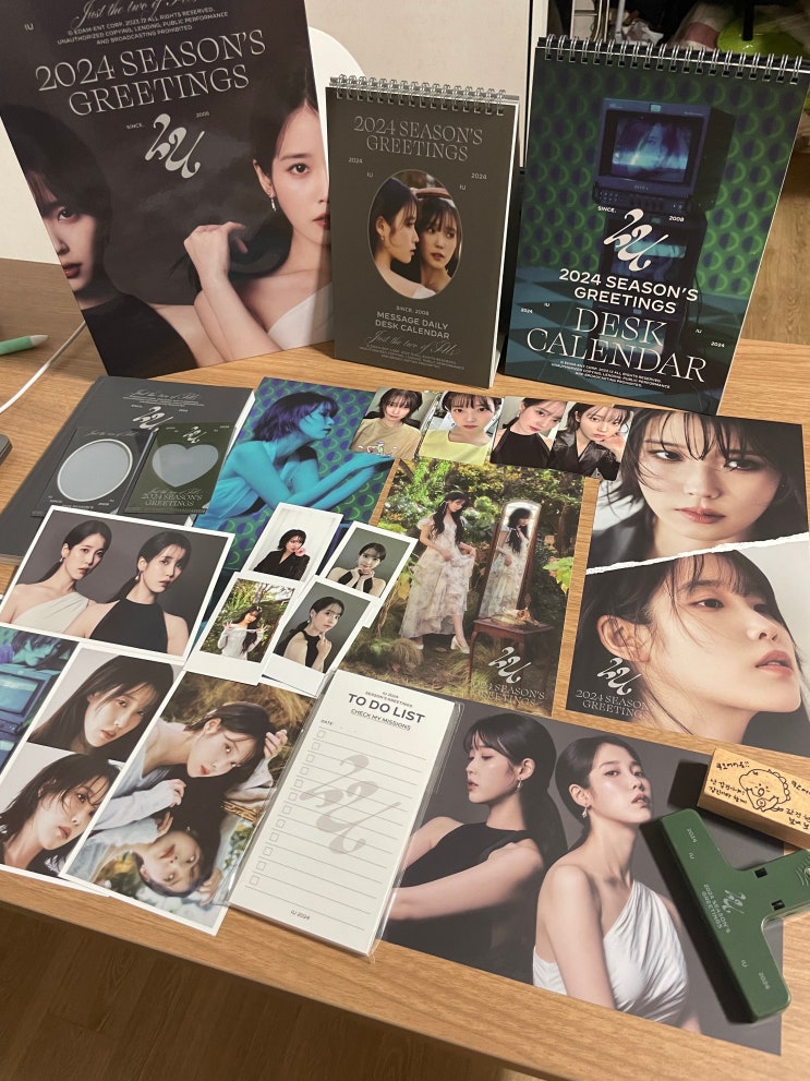 2024 <b>아이유</b> 시즌그리팅 언박싱 + <b>포스터</b> 캘린더... 