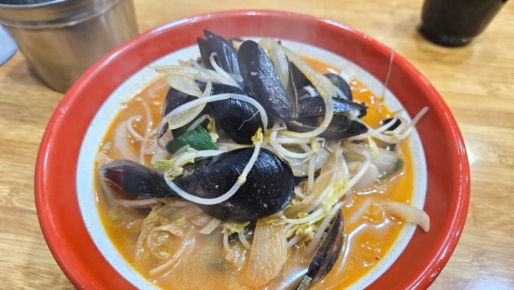  벚꽃(인조)이 만개한 화계역 맛집 | 남철 짜장면! 얼큰한 짬뽕 국물이 매력!(차돌도 굿)