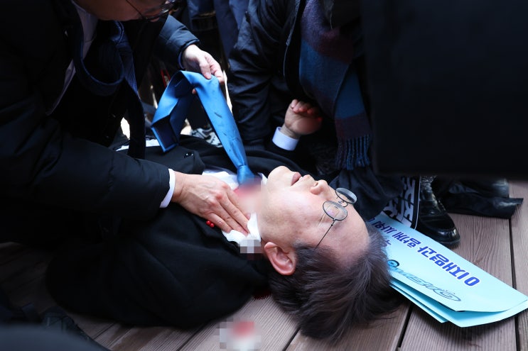 달걀부터 커터칼까지… '<b>이재명 피습</b>'으로 본 정치인 수난사