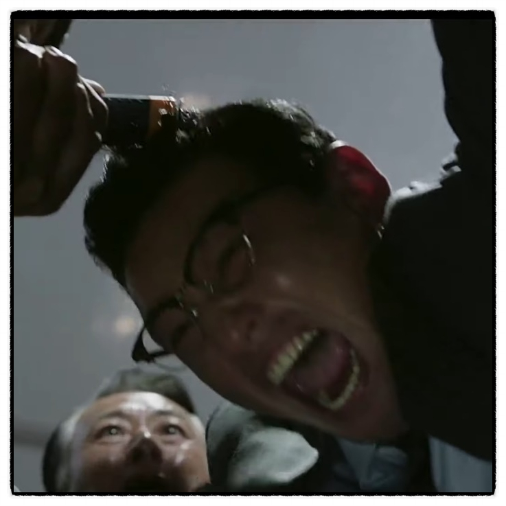  영화 아수라 안남시장 박성배 커터칼 흉기피습 장면