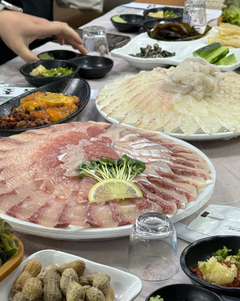 울산 삼산동 맛집/ 울산수산물회센터 동울산횟집 & 야음초장, 울산농수산물도매시장 광어 방....