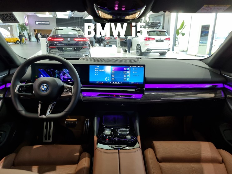 BMW i5 인터랙션 바가 돋보이는 실내 인테리어 리뷰