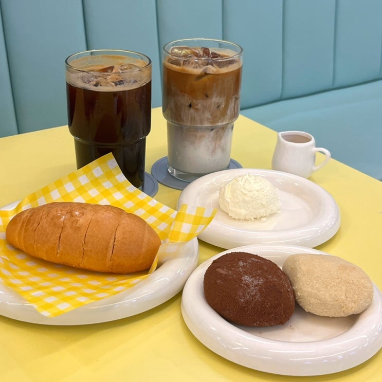  홍대 대형카페 카이막 맛집 미크플로