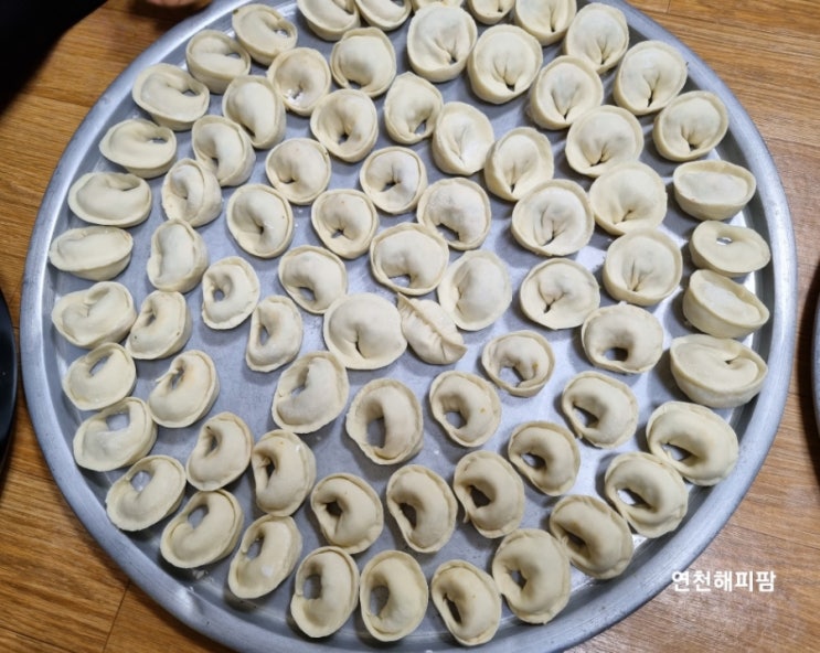  연천 호랑이배꼽마을 마을회관 점심식사 손만둣국