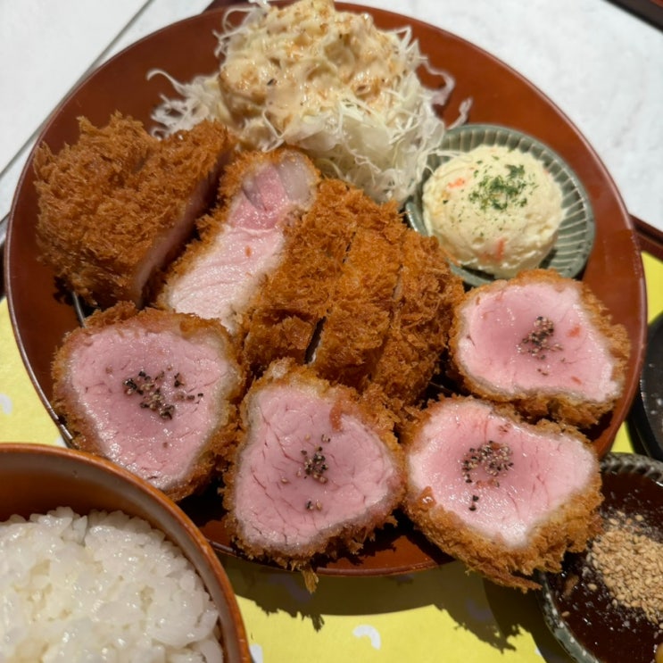  [정돈 프리미엄, 위로약방] 정돈 돈까스 개비싼데 맛있고 위로약방 소원약과도 개비싼데 안달고 맛있다~
