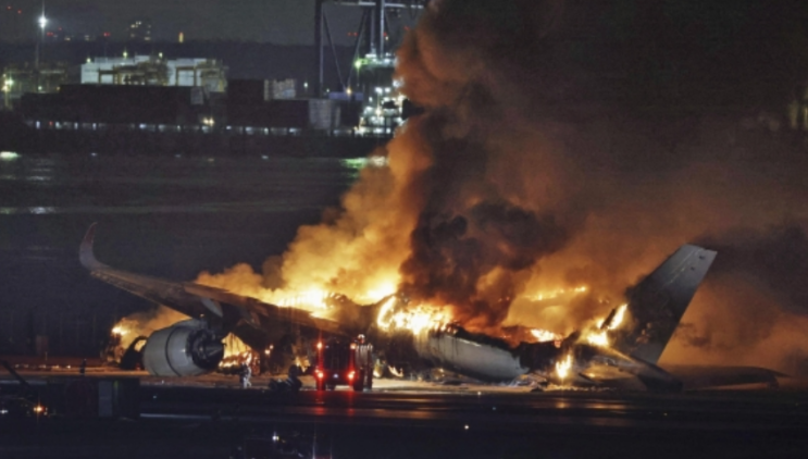 [세계] “지옥” 日<b>하네다공항 항공기 충돌</b>…강진 지원인력... 