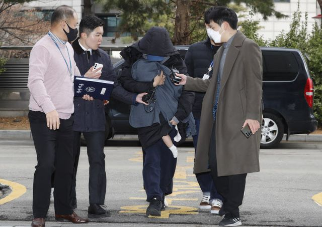 ‘아기방패 논란’ <b>이선균</b> 협박녀, 결국 <b>아동학대</b> 혐의로 피소