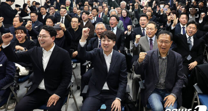이준석 <b>개혁신당</b> 당원 모집 시작, 이준석 프로필 나이 키 소속... 