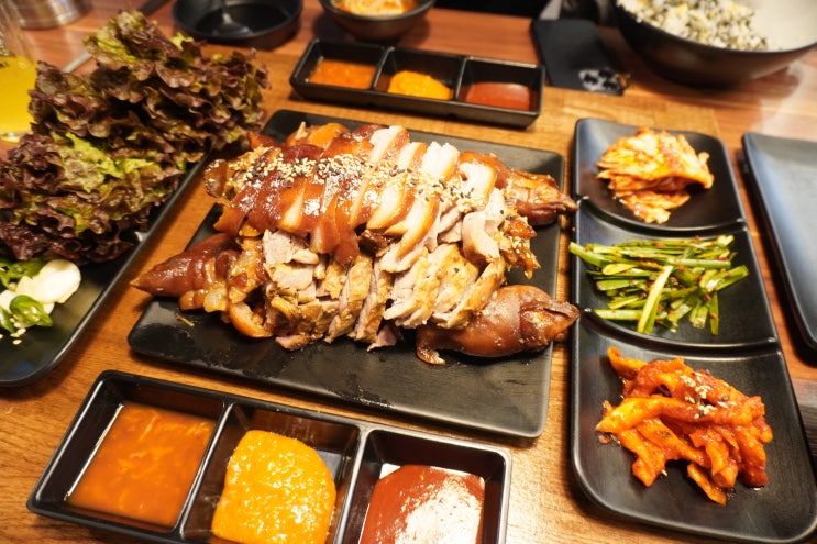  신논현역 족발 엄청난족발 가성비 좋은 세트메뉴 매운 불족발 맛집