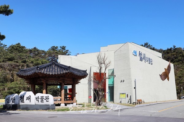  흑산도 철새들의 아름다운 여정 공간, 신안군 랜드마크로 부상