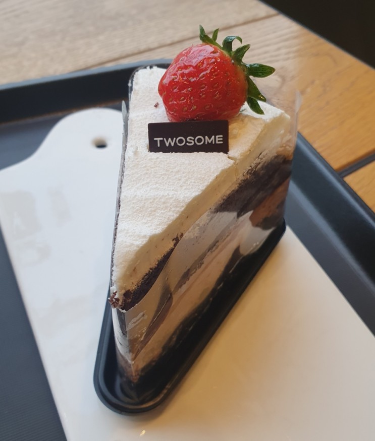 투썸 스트로베리 초콜릿 생크림 조각 케이크 내돈내산 후기