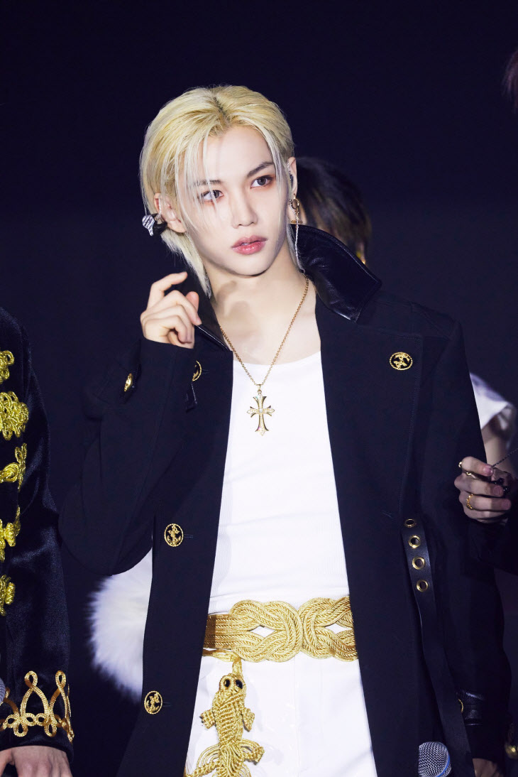 스트레이 키즈 <b>필릭스</b>, 1억원 기부…“라오스 어린이 안전한... 