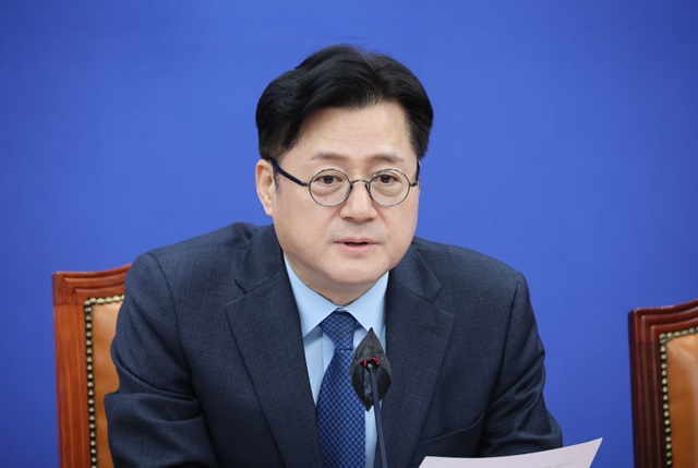 <b>홍익표</b> “<b>이재명</b> 헬기 이송, 절차에 따랐을 뿐”