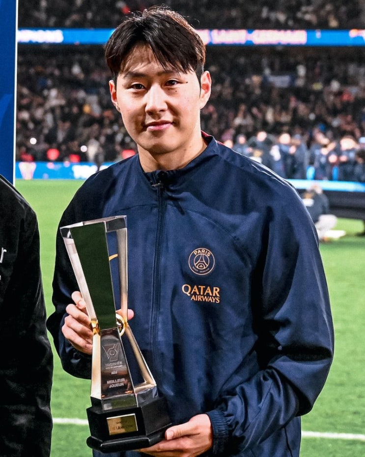 [오피셜] <b>이강인 PSG 프랑스</b> 슈퍼컵 우승, 툴루즈 상대 2-0 승리