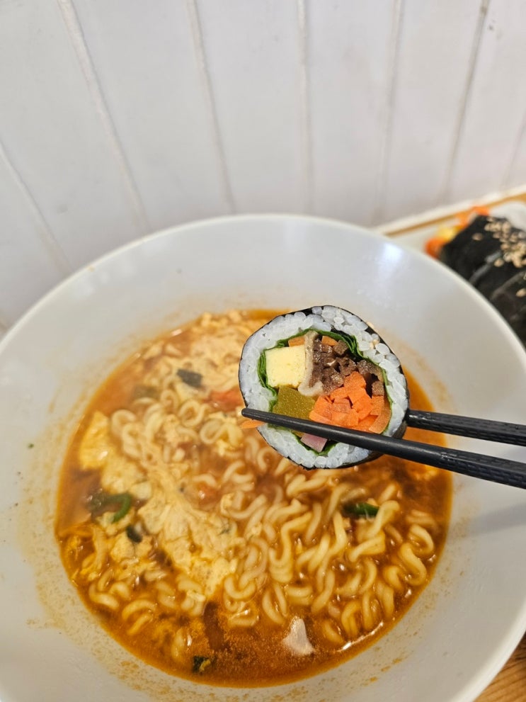  청담동 점심 분식점 카페 "청담 17번지"에서 부담없이 혼밥하세요 !