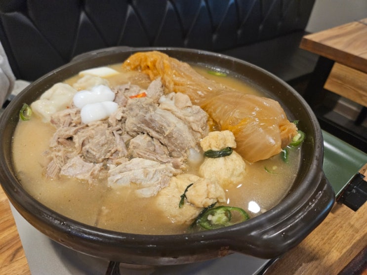  인천 맛집 묵은지와 진한 국물이 맛있는 군봉 묵은지 김치찜