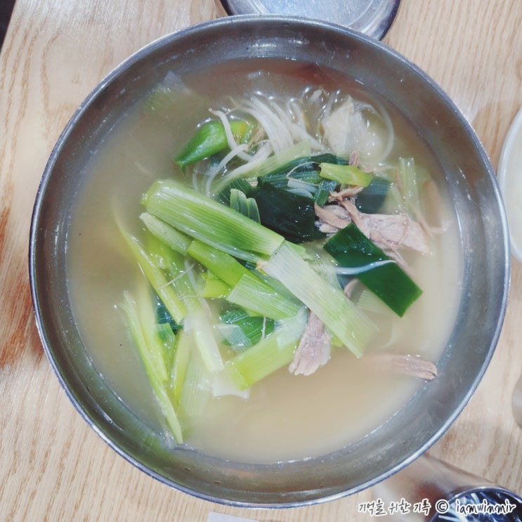 파 넉넉히 들어간 하얀육개장 가산동 육개장인 파 넉넉히 들어간 하얀육개장 가산동 육개장인