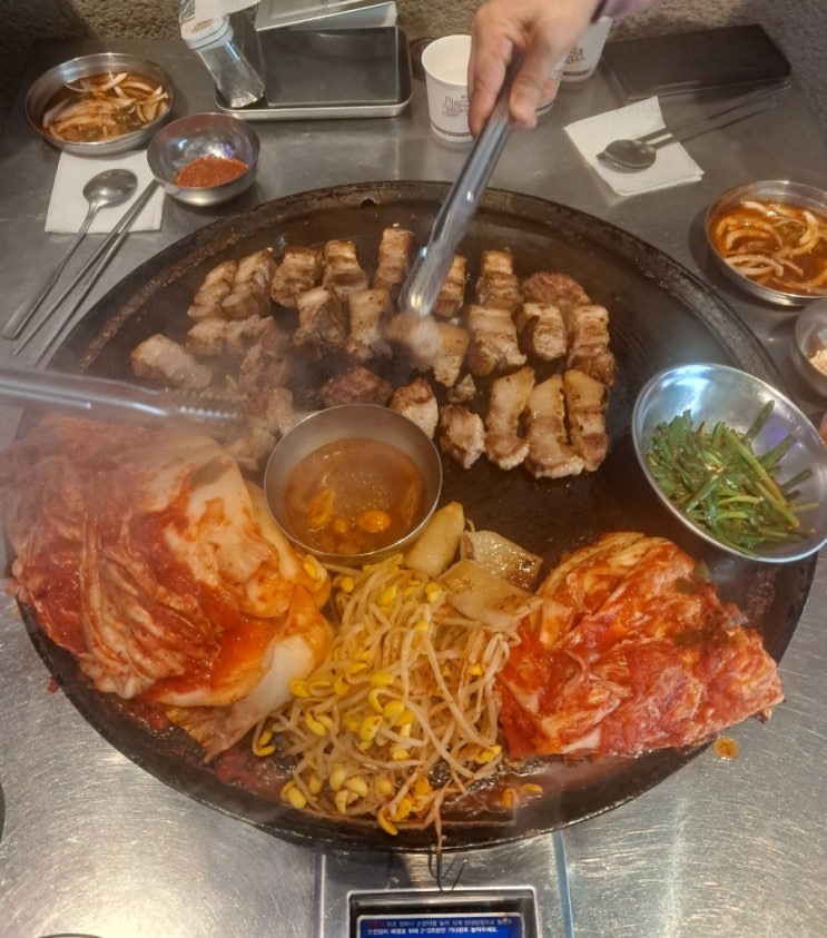 홍대 삼겹살: 가성비 맛집 동두천솥뚜껑 삼겹살 합정점