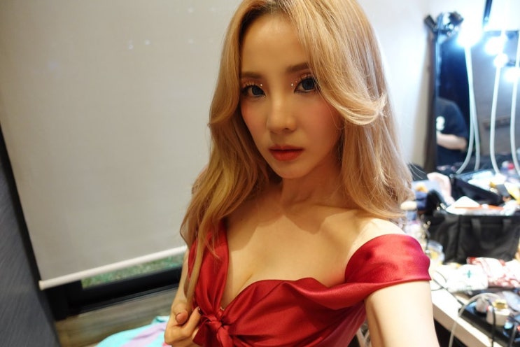 '허리가 한 줌' 산다라박, 이렇게 섹사했었나...새빨간 드레스로 뽐낸 우아 美 '허리가 한 줌' 산다라박, 이렇게 섹사했었나...새빨간 드레스로 뽐낸 우아 美