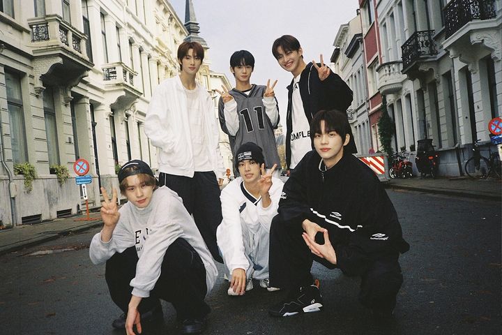 '세븐틴 동생 그룹' <b>투어스</b>, <b>데뷔 무대</b> 전 세계 생중계