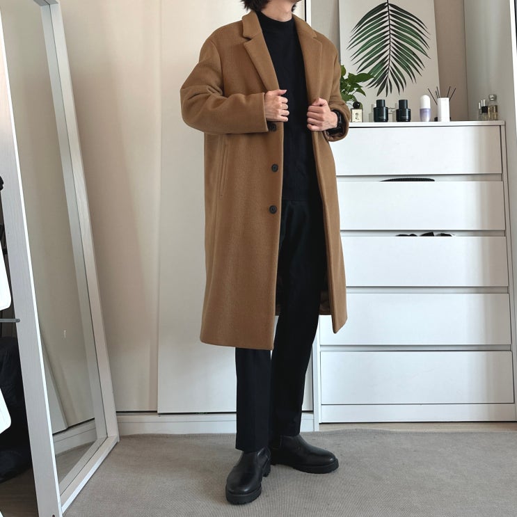  남자 카멜 롱코트 모크넥 니트 슬랙스 첼시부츠 미니멀룩 겨울 코디 완성