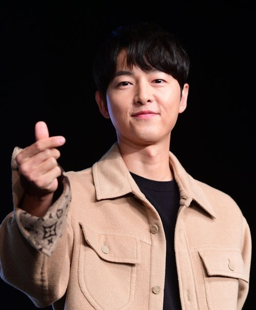 넷플릭스 영화 로기완 원작 정보 삼일절 공개 송중기 탈북자 넷플릭스 영화 로기완 원작 정보 삼일절 공개 송중기 탈북자