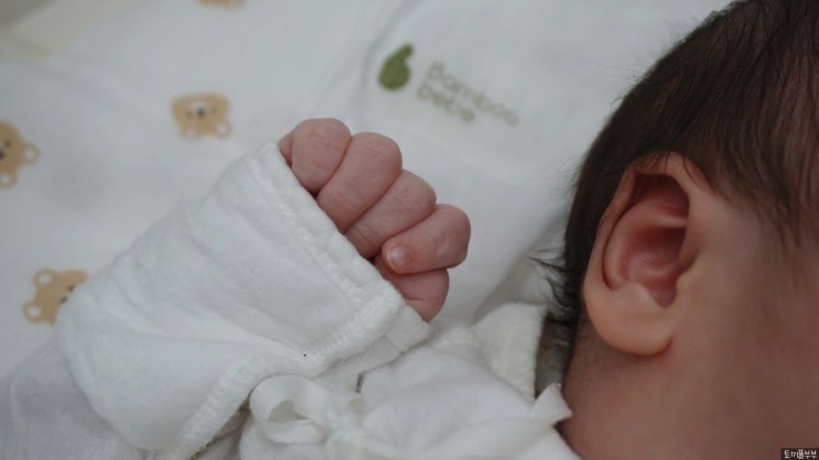 육아일기 4주 : 목욕 먹놀잠 역방쿠 타이니모빌 튤립사운드북 바운서 보라매병원 BCG 결핵 피내용 신생아딤플
