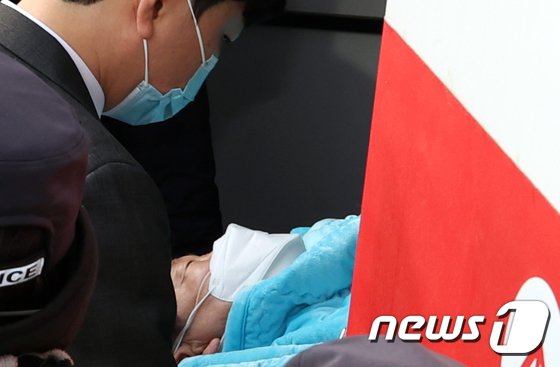 이재명 피습으로 재소환된 <b>박근혜</b>의 "대전은요"…<b>선거</b> 판세... 