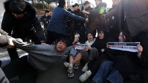 <b>대통령실 진입</b> 시도...대진연 회원 20명 체포