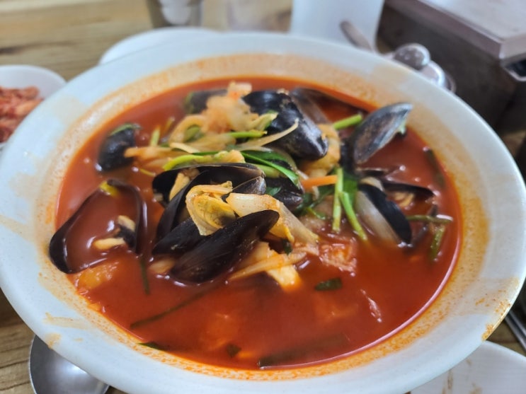  진주 방가네촌국수 질리지 않아요.