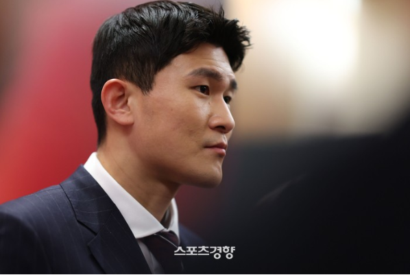 <b>분데스리가</b> 팬들이 인정한 <b>김민재</b>, 팬 선정 전반기 <b>베스트11</b>에... 