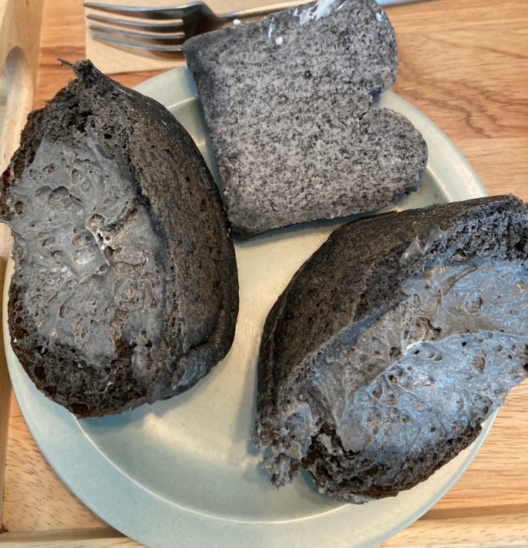  [연남동 카페] 흑임자 크림빵 맛집 베어스덴 베이커리 여기 임자있소, 딸기에 빠졌소 빵순이의 후기