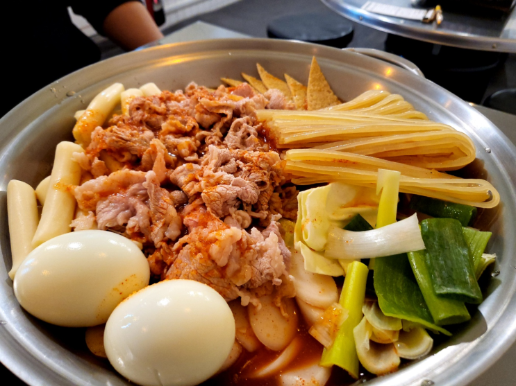 [부평시장역맛집] 술을 부르는 고기듬뿍 스마일즉석떡볶이 / 치즈듬뿍볶음밥 