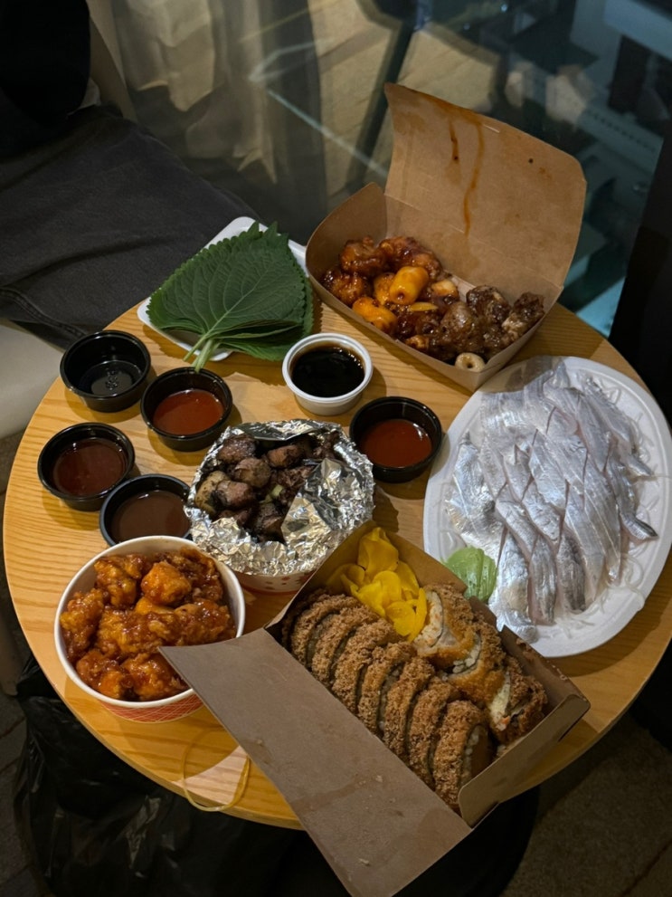  서귀포 야시장 :: 우연히 찾은 맛도리 야식 / 마농 닭강정 / 갈치회 / 네거리올레 /