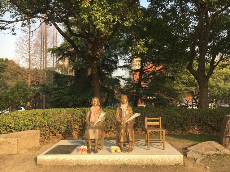  상해사범대학 (上海师范大学), 위안부 소녀상, We can forgive, but we can never forget.