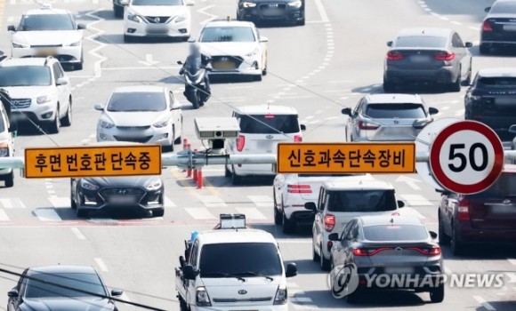 내일부터 뒷번호판 찍는 카메라로 안전모 안쓴 이륜차 단속 내일부터 뒷번호판 찍는 카메라로 안전모 안쓴 이륜차 단속