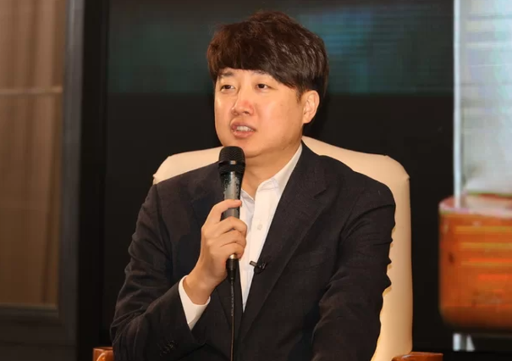 <b>이준석</b> 개혁신당 1호 정책, KBS·EBS 수신료 폐지, <b>공영방송</b>... 