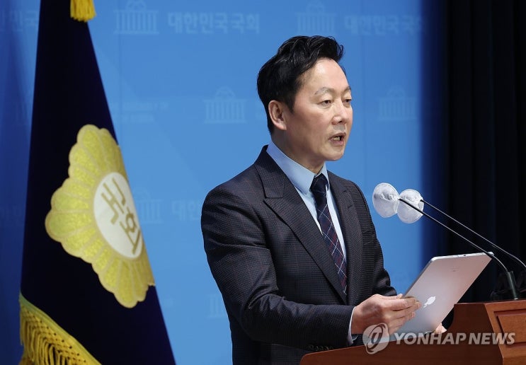 '나꼼수' <b>정봉주</b>, 비명 <b>박용진</b> 지역구 <b>출마</b>…"당 정체성 세울것"
