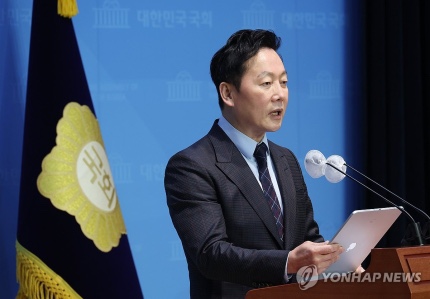 '나꼼수' <b>정봉주</b>, 비명 <b>박용진</b> 지역구 <b>출마</b>…"당 정체성 세울것"
