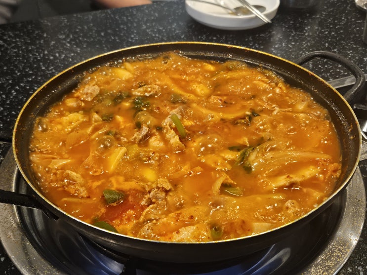  대식가들의 일상! 욱수골 굴다리 식육식당,  카페욱수, 세연콩국 하루만에 먹어치우기!